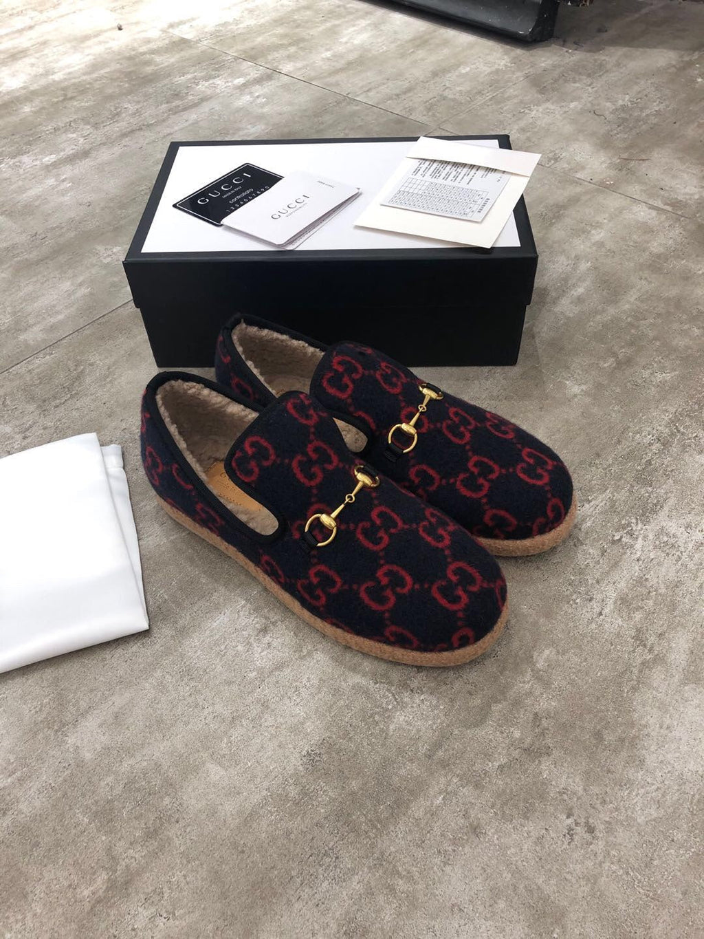 GUCCI HORSEBIT LOAFER IN BLACK MIX RED WOOL AND LAMB FUR LINING