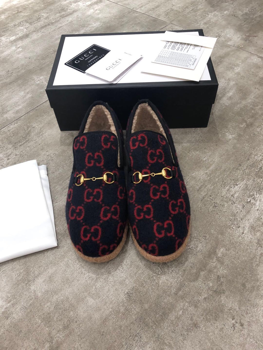 GUCCI HORSEBIT LOAFER IN BLACK MIX RED WOOL AND LAMB FUR LINING