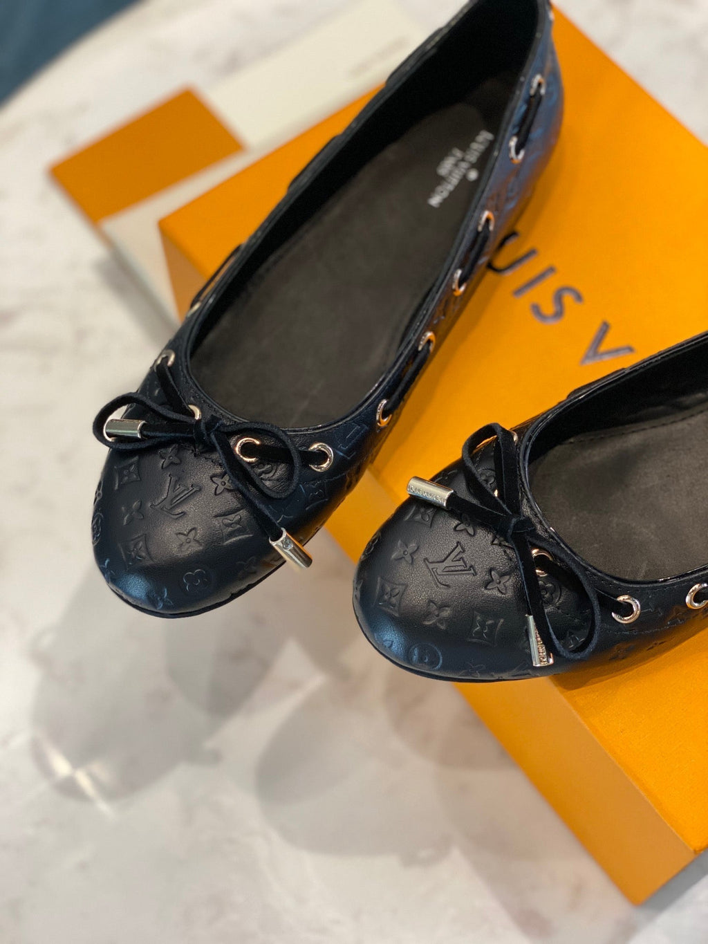 LOUIS VUITTON LV WOMEN'S BALLET FLAT IN BLACK EMBOSSED CALFSKIN WITH BOW