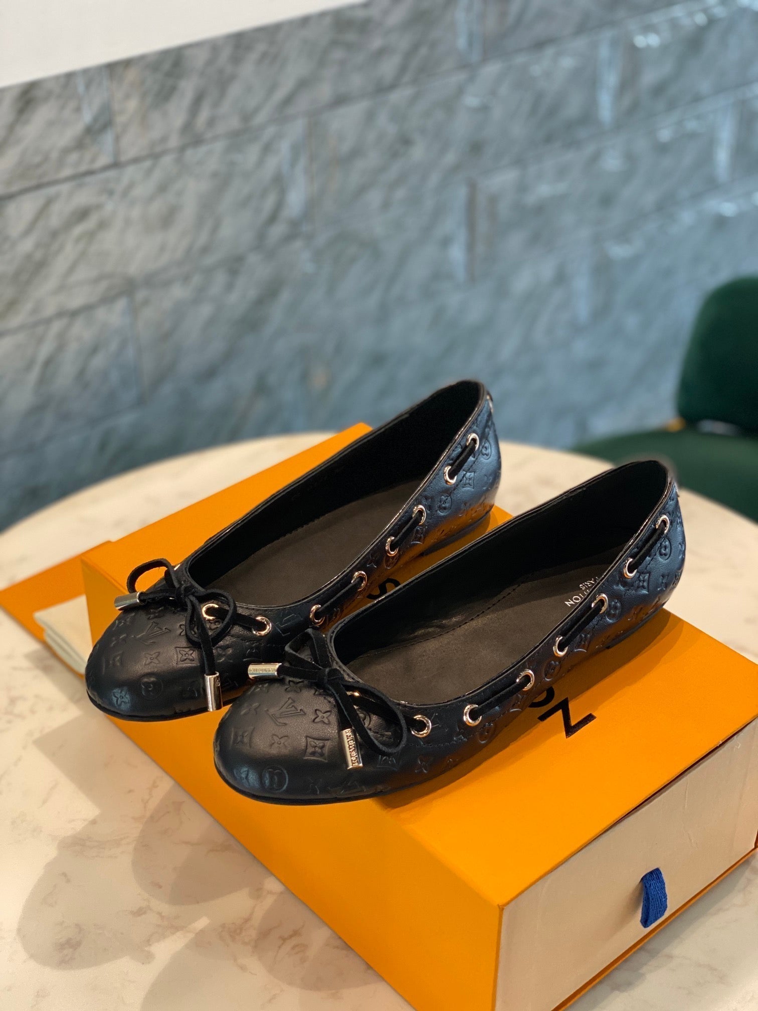 LOUIS VUITTON LV WOMEN'S BALLET FLAT IN BLACK EMBOSSED CALFSKIN WITH BOW