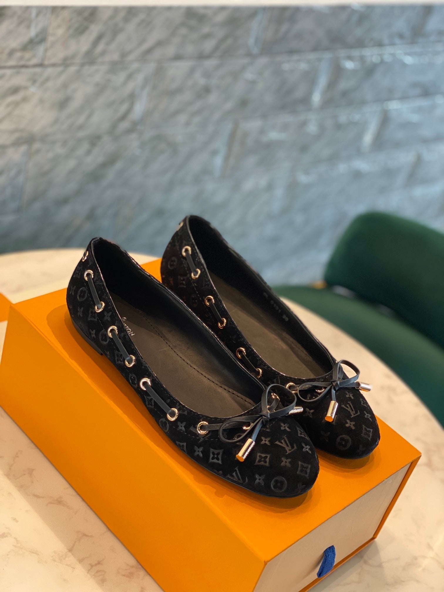 LOUIS VUITTON LV WOMEN'S BALLET FLAT IN BLACK MONOGRAM SUEDE WITH BOW