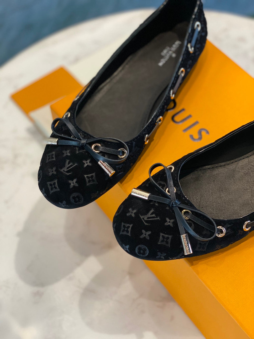 LOUIS VUITTON LV WOMEN'S BALLET FLAT IN BLACK MONOGRAM SUEDE WITH BOW