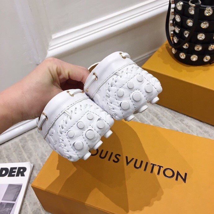 LOUIS VUITTON LV WOMEN'S DRIVER MOCCASIN IN WHITE EMBOSSED CALFSKIN