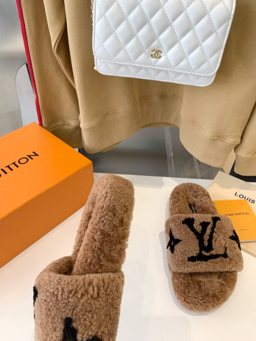 LOUIS VUITTON LV WOMEN'S PASEO FLAT SLIPPER IN CARAMEL BROWN FLEECE WITH BLACK LOGO