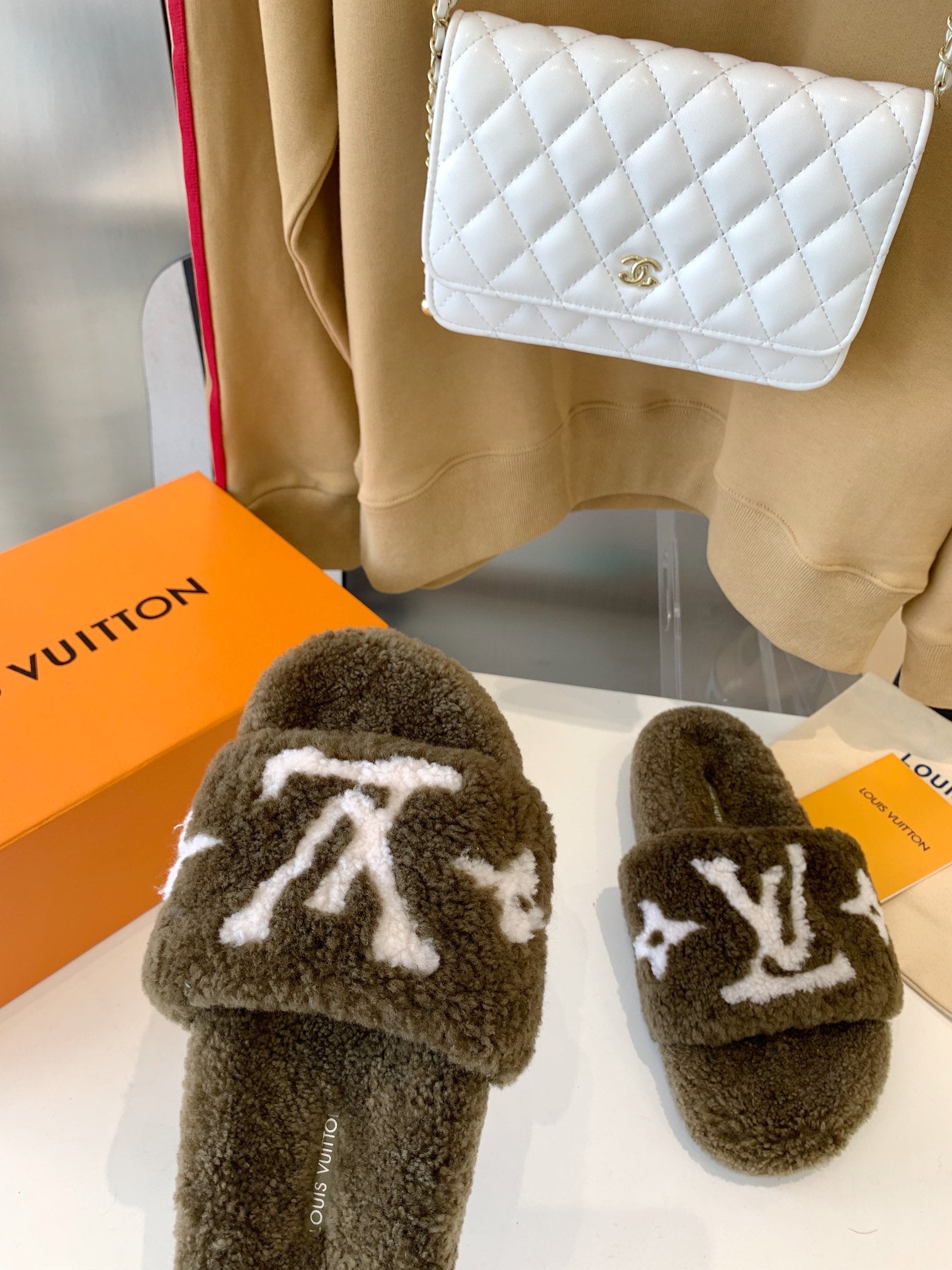 LOUIS VUITTON LV WOMEN'S PASEO FLAT SLIPPER IN OLIVE GREEN FLEECE WITH WHITE LOGO