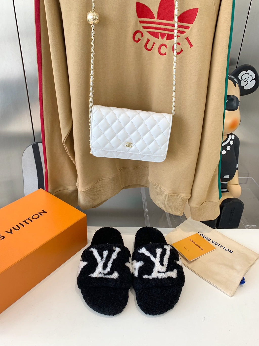 LOUIS VUITTON LV WOMEN'S PASEO FLAT SLIPPER IN BLACK FLEECE WITH WHITE LOGO