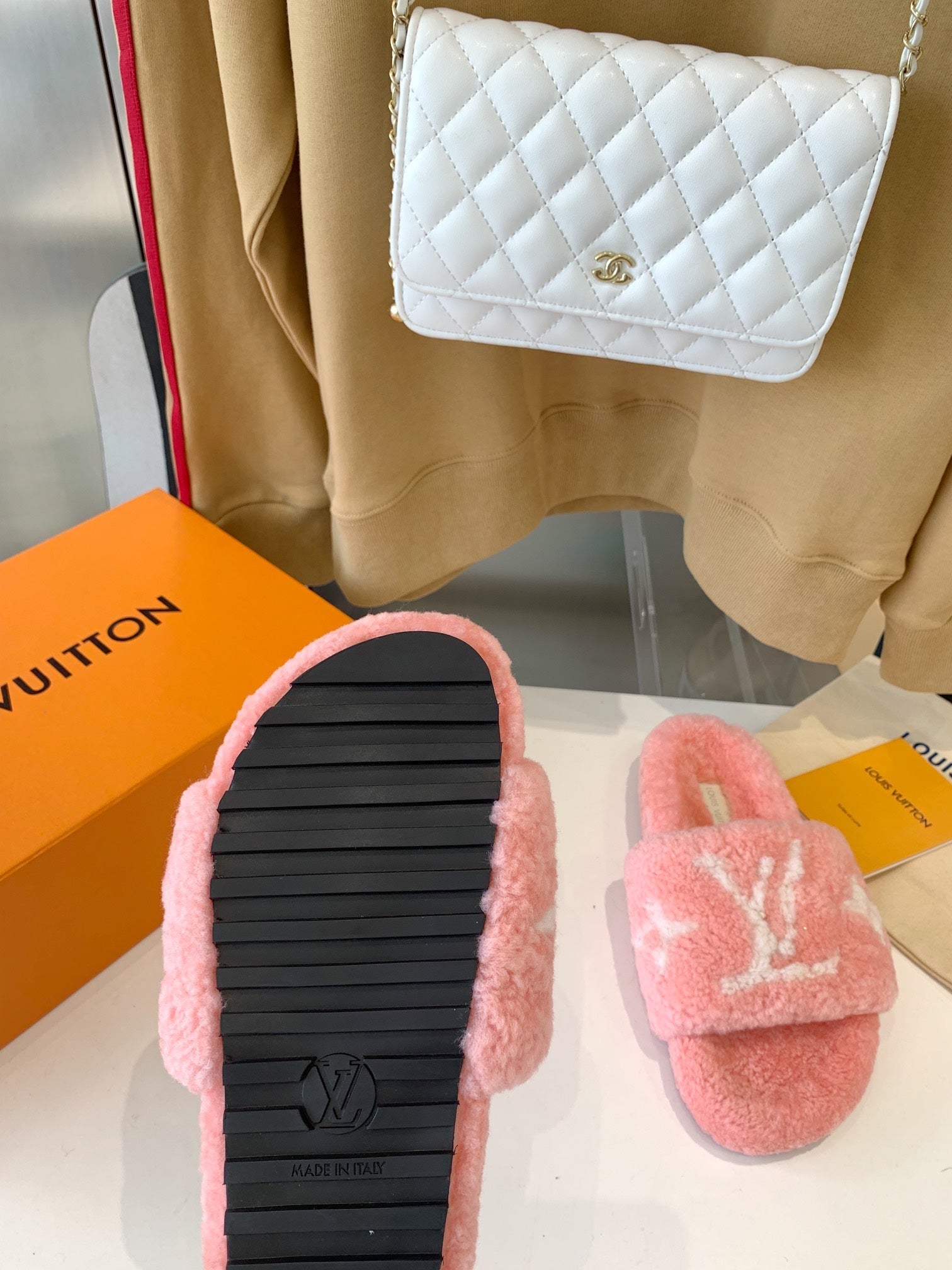 LOUIS VUITTON LV WOMEN'S PASEO FLAT SLIPPER IN LIGHT PINK FLEECE WITH WHITE LOGO