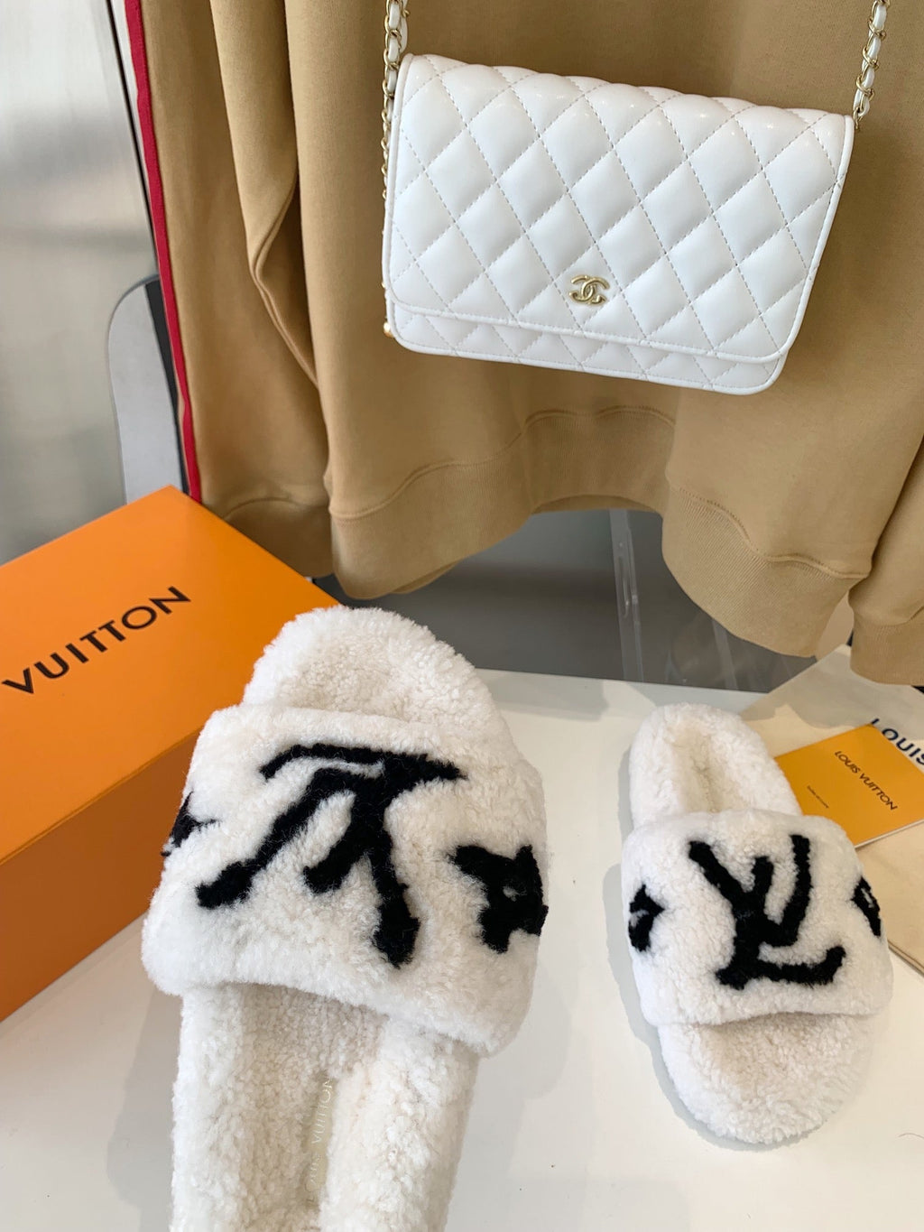 LOUIS VUITTON LV WOMEN'S PASEO FLAT SLIPPER IN WHITE FLEECE WITH BLACK LOGO