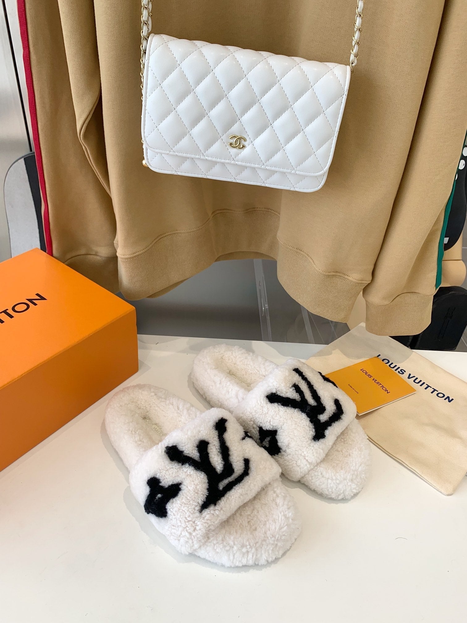 LOUIS VUITTON LV WOMEN'S PASEO FLAT SLIPPER IN WHITE FLEECE WITH BLACK LOGO