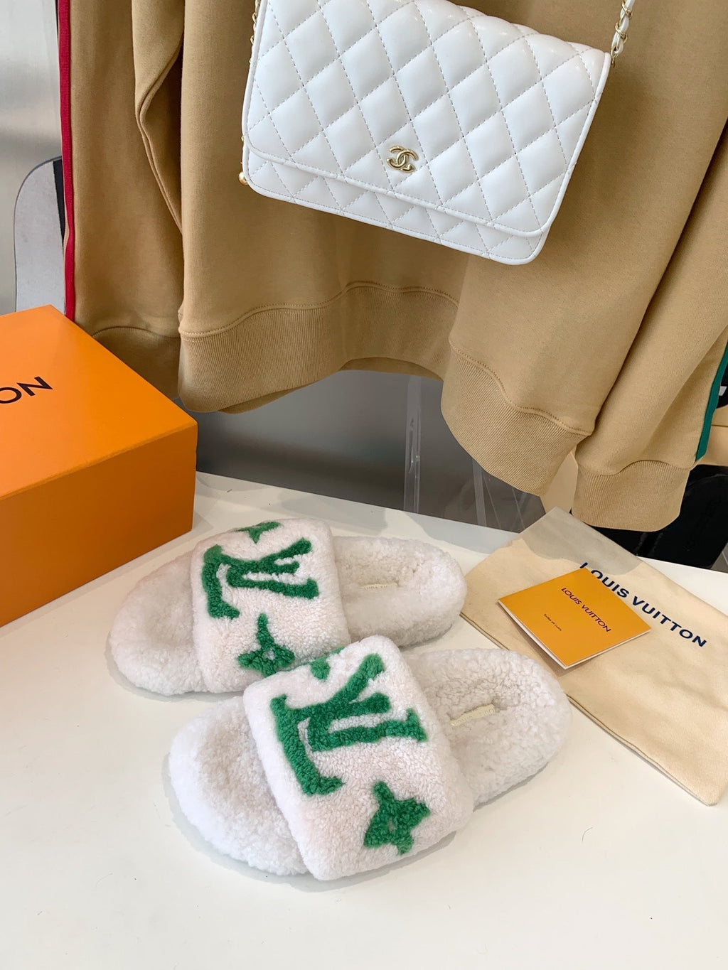 LOUIS VUITTON LV WOMEN'S PASEO FLAT SLIPPER IN WHITE FLEECE WITH GREEN LOGO