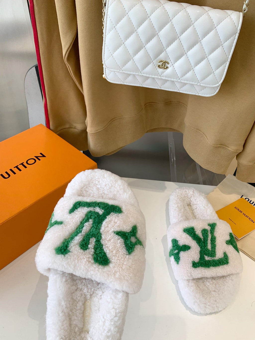 LOUIS VUITTON LV WOMEN'S PASEO FLAT SLIPPER IN WHITE FLEECE WITH GREEN LOGO
