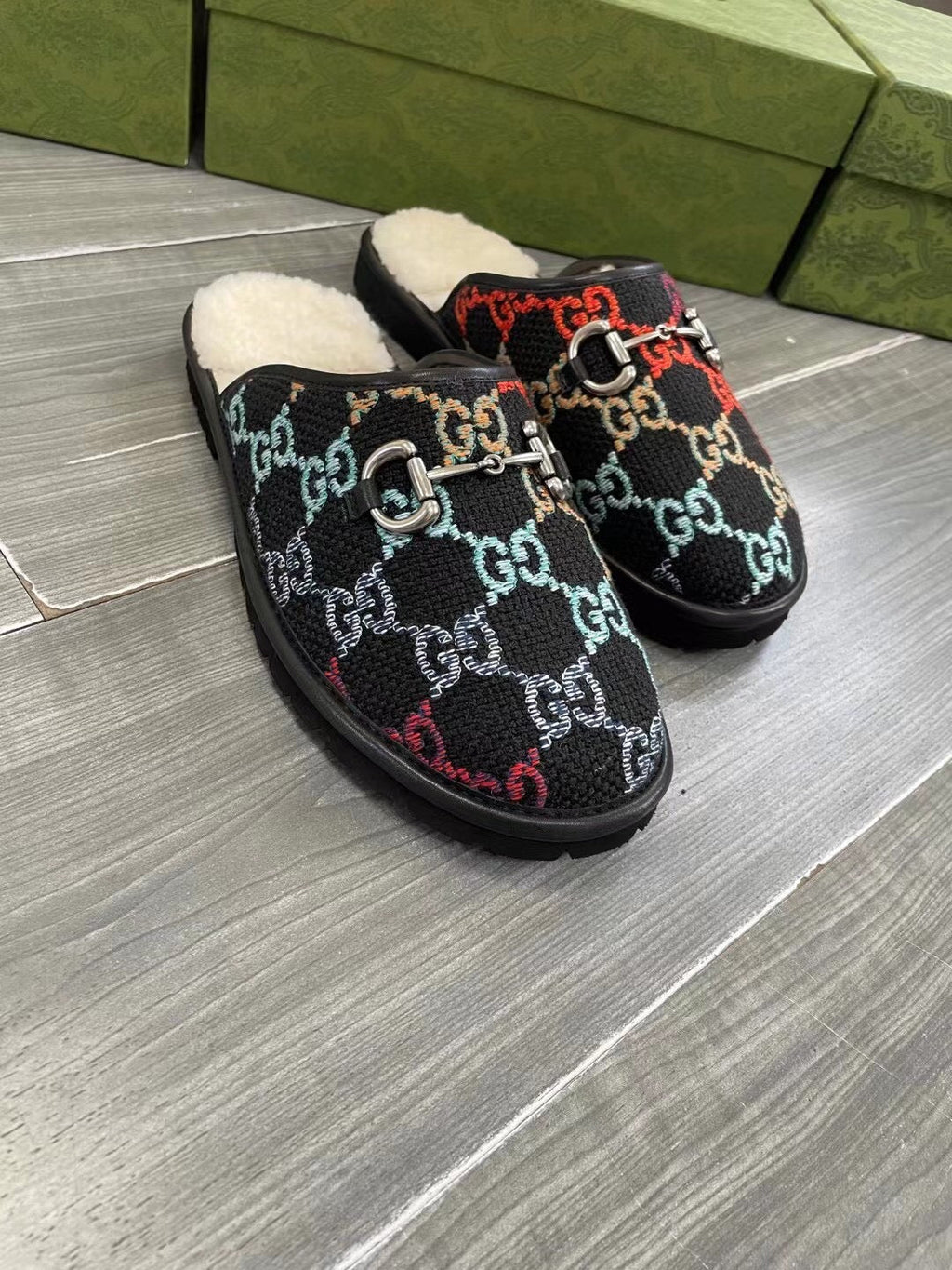 GUCCI SUPREME MULE IN COLORFUL CANVAS AND WOOL LINING