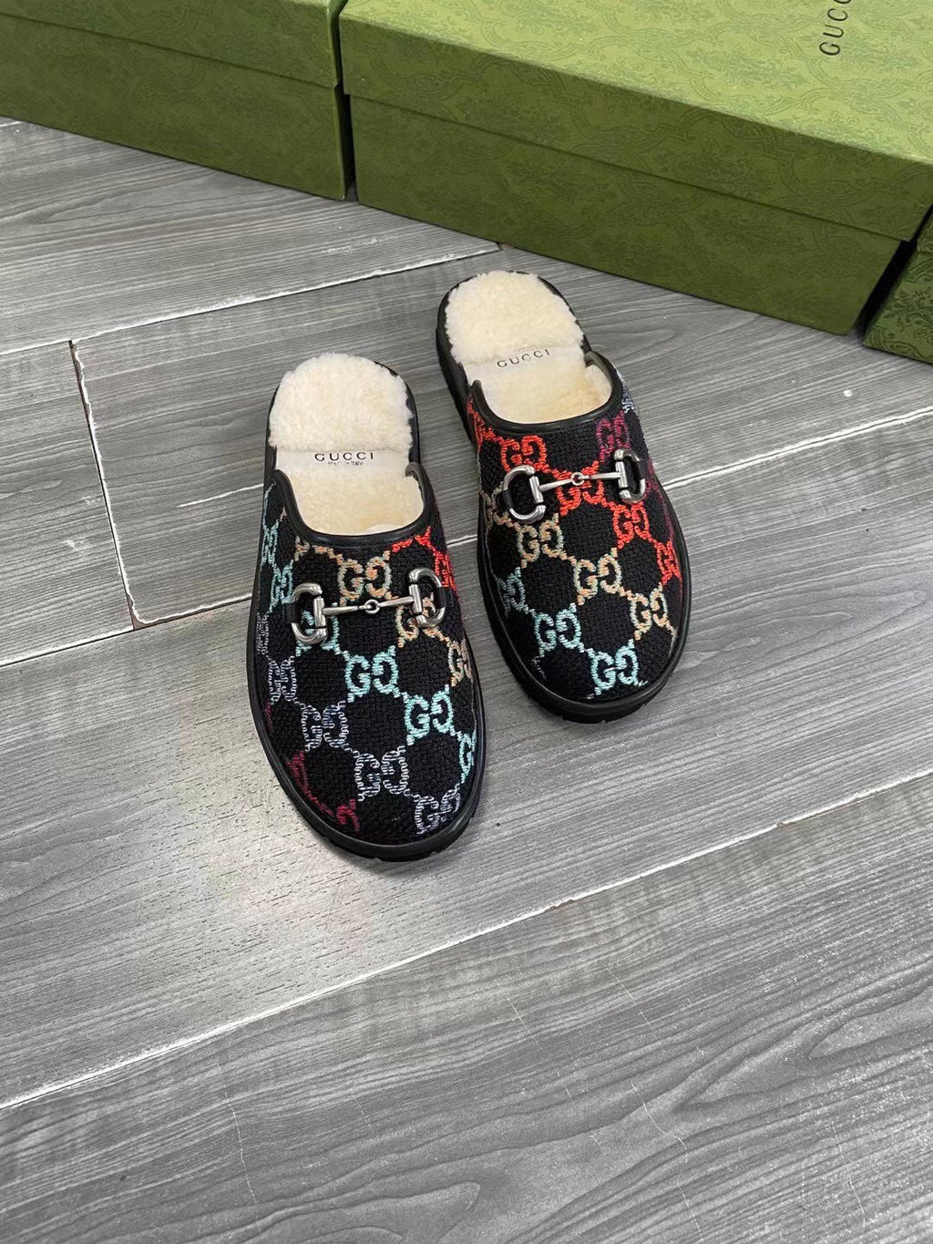 GUCCI SUPREME MULE IN COLORFUL CANVAS AND WOOL LINING