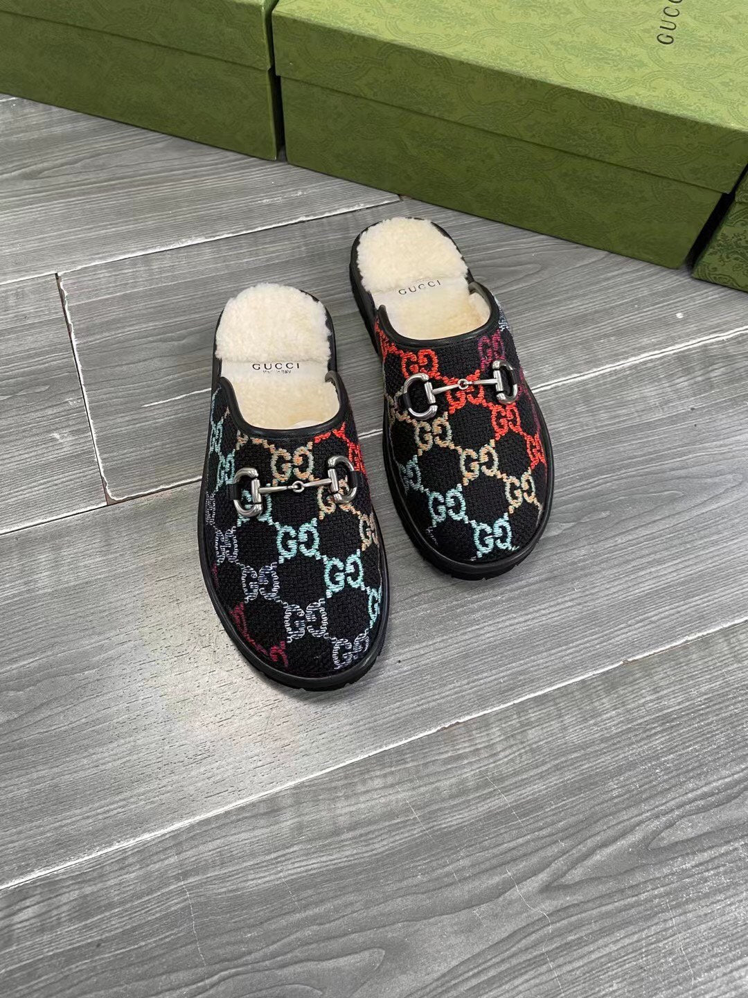 GUCCI SUPREME MULE IN COLORFUL CANVAS AND WOOL LINING