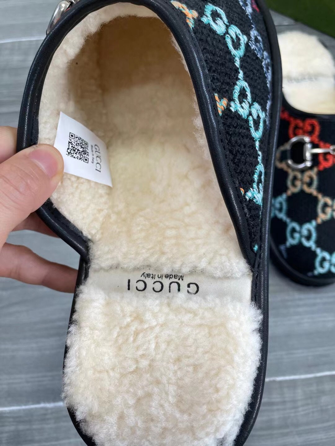 GUCCI SUPREME MULE IN COLORFUL CANVAS AND WOOL LINING