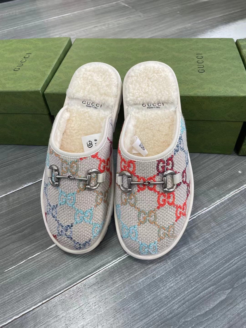 GUCCI SUPREME MULE IN COLORFUL CANVAS AND WOOL LINING
