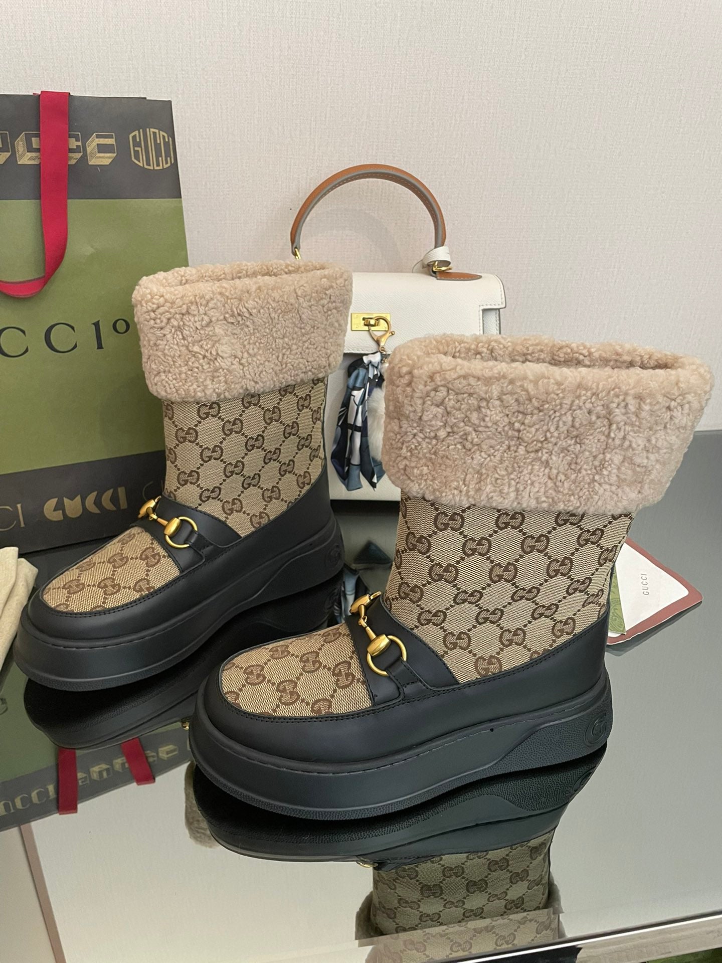 GUCCI HORSEBIT SNOW ANKLE BOOTS IN ECRU BEIGE MONOGRAM JACQUARD FABRIC MIX BLACK CALFSKIN AND LAMB WOOL LINING
