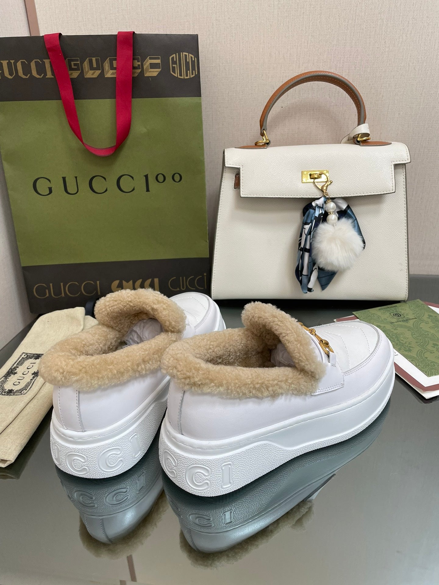 GUCCI LOAFER IN WHITE CALFSKIN WITH BEIGE WOOL LINING