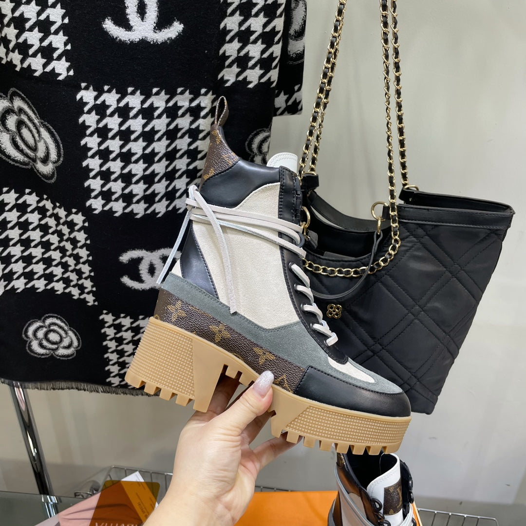 LOUIS VUITTON LAUREATE PLATFORM BOOTS IN WHITE CALFSKIN AND COIN GRAY SUEDE