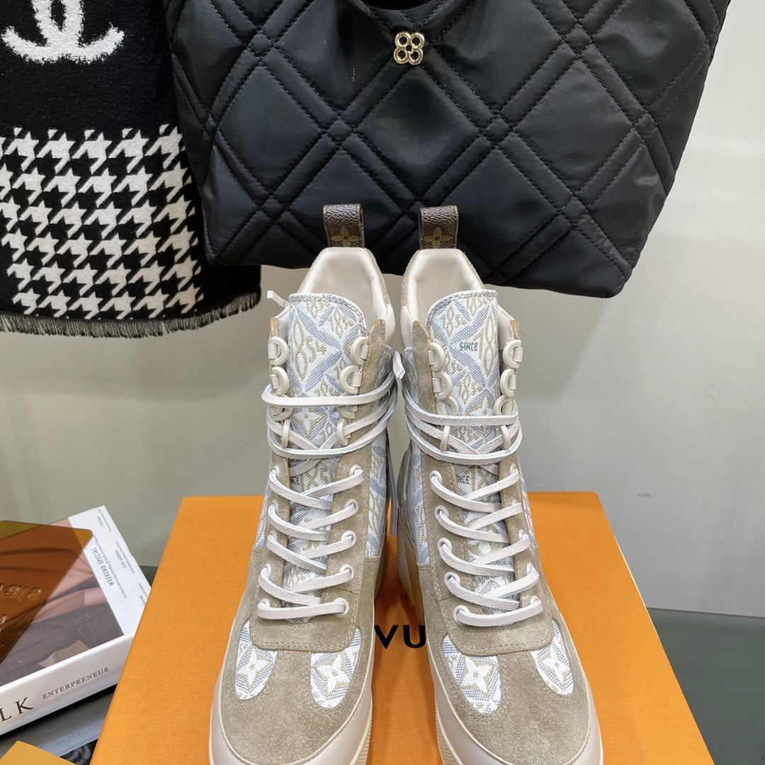 LOUIS VUITTON LAUREATE PLATFORM BOOTS IN OAT TAN SUEDE AND MONOGRAM JACQUARD PATTERN