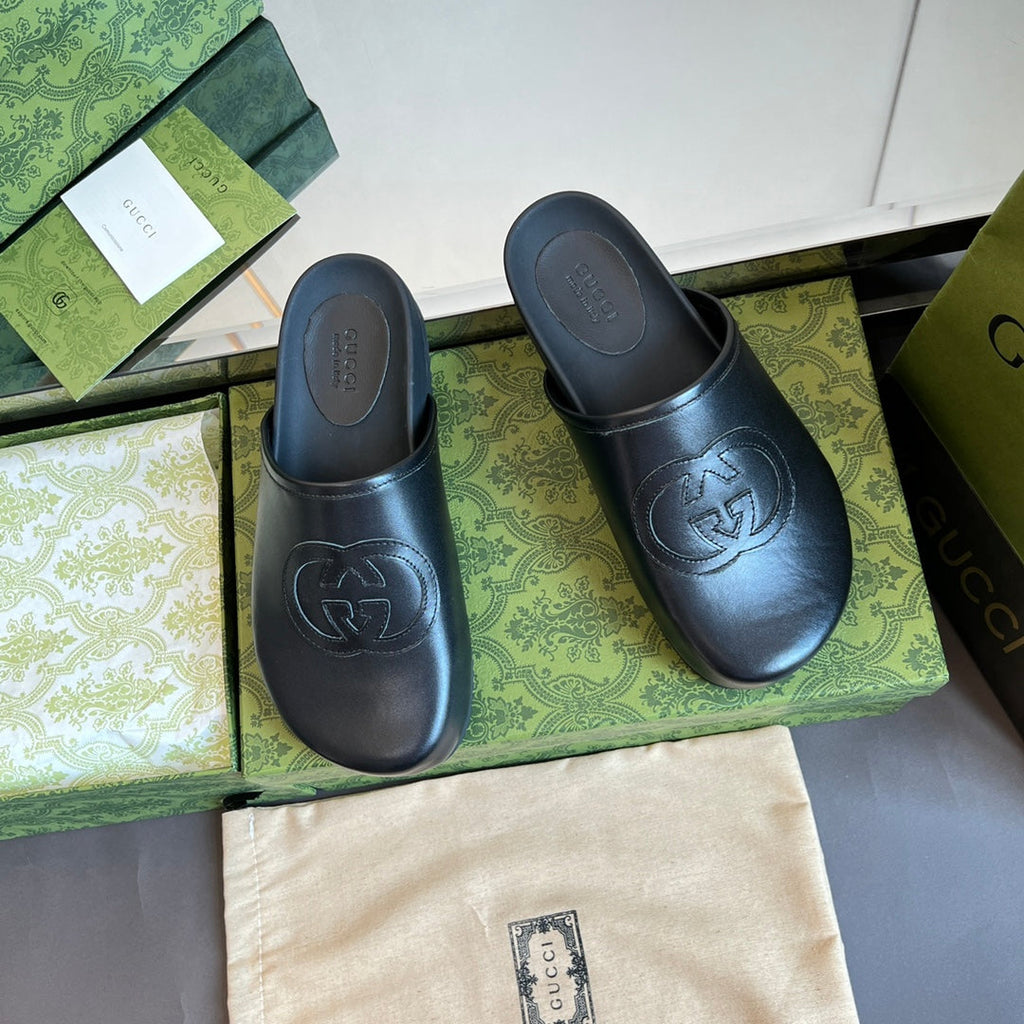 GUCCI INTERLOCKING G MULE IN BLACK CALFSKIN