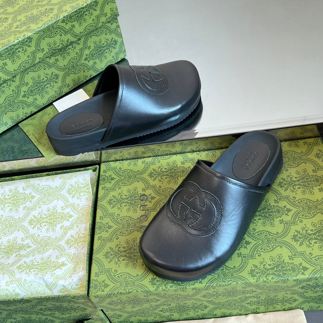 GUCCI INTERLOCKING G MULE IN BLACK CALFSKIN