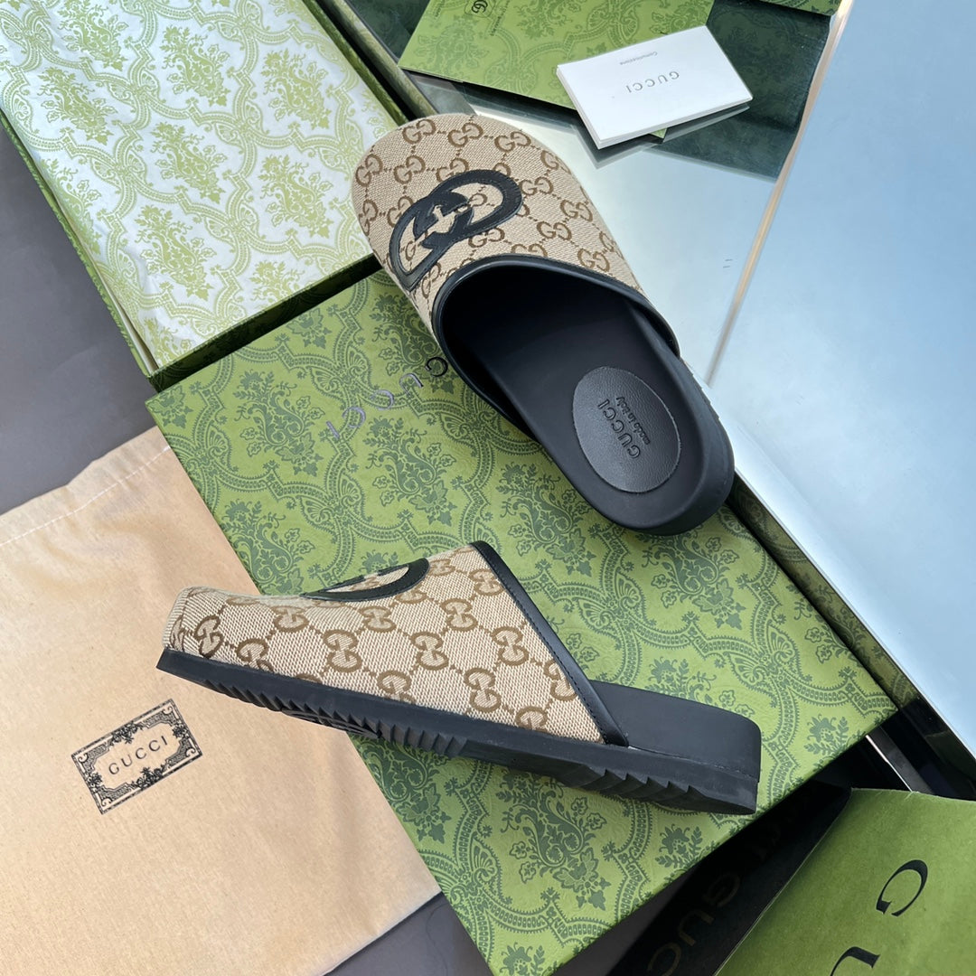 GUCCI INTERLOCKING G MULE IN BEIGE MONOGRAM CANVAS AND LEATHER