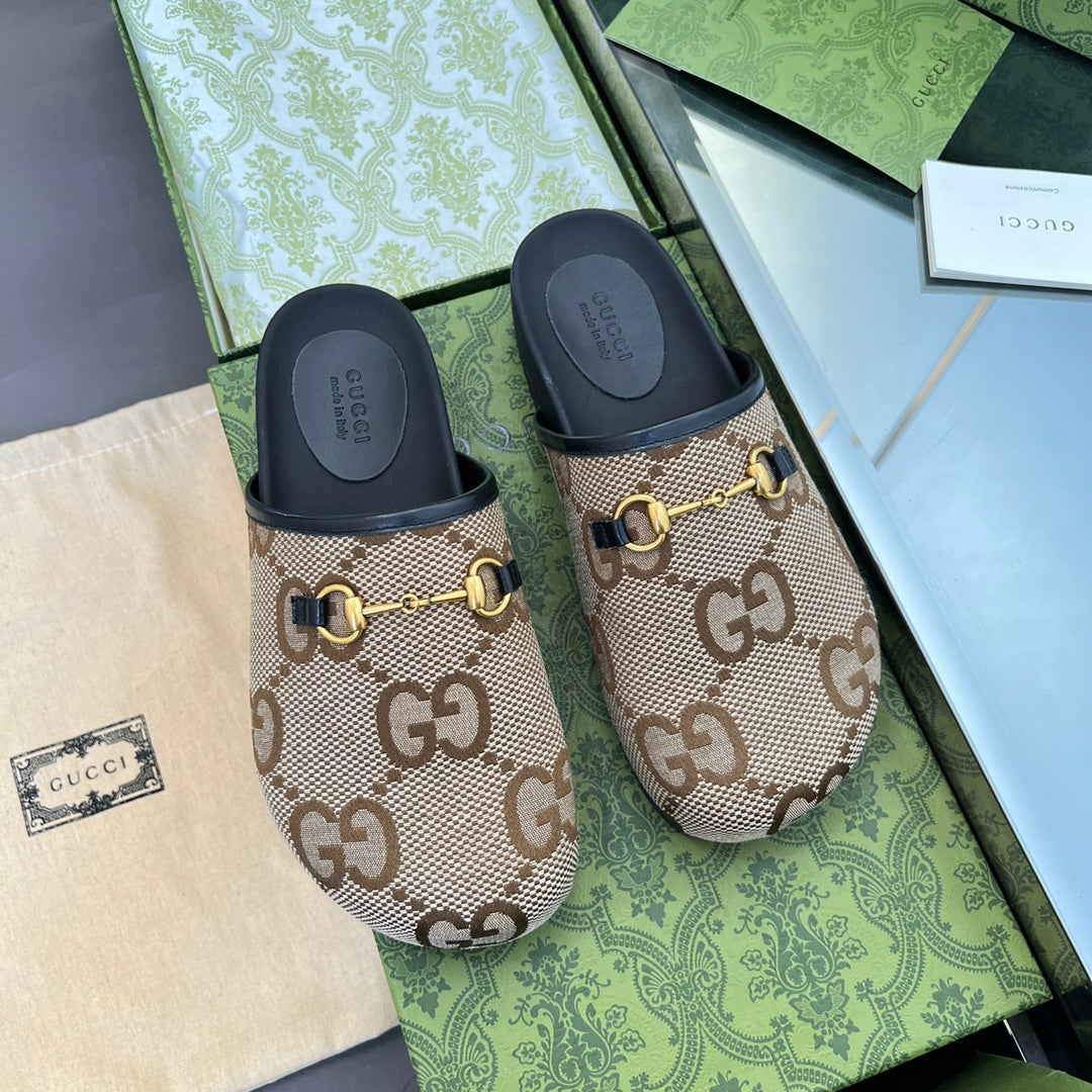 GUCCI HORSEBIT MULE IN LIGHT BROWN MONOGRAM CANVAS AND BLACK LINING