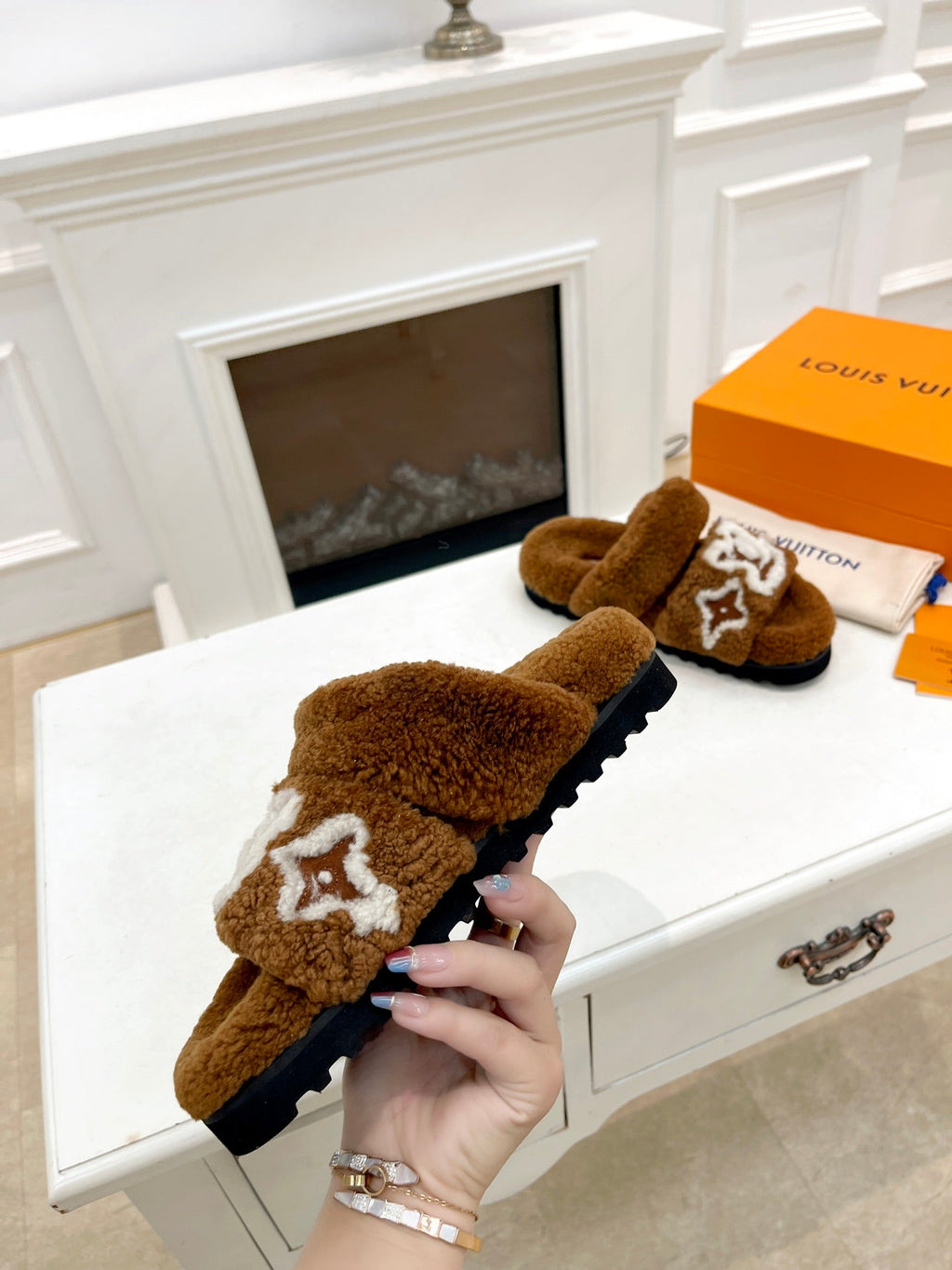 LOUIS VUITTON DAD SANDAL MULE IN CARAMEL BROWN MIX WHITE FLEECE