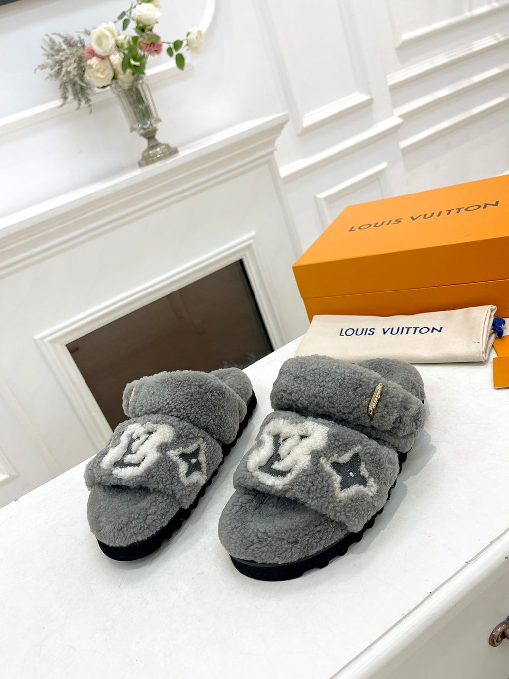 LOUIS VUITTON DAD SANDAL MULE IN SHADOW GRAY MIX WHITE FLEECE