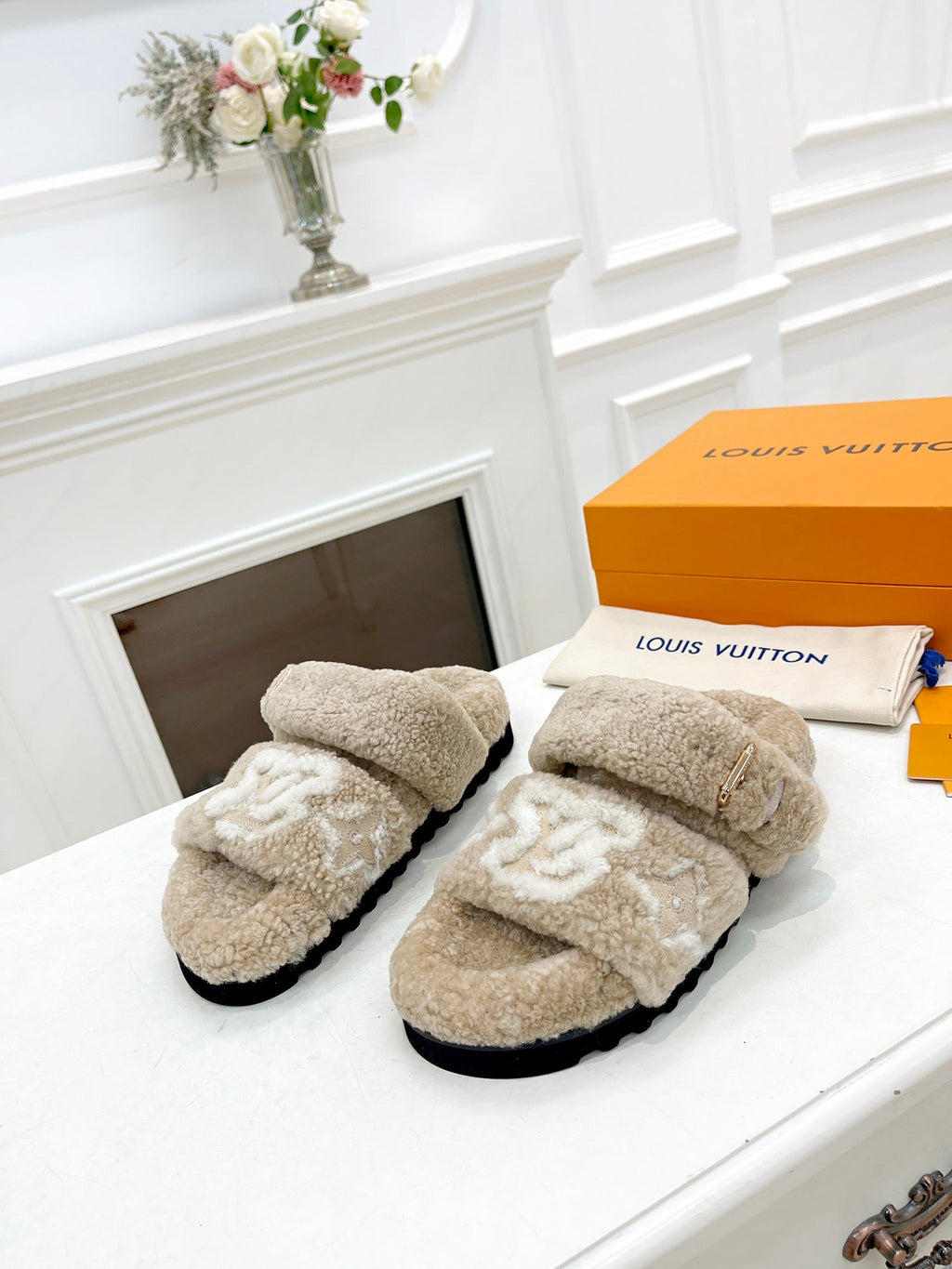 LOUIS VUITTON DAD SANDAL MULE IN WHEAT TAN MIX WHITE FLEECE