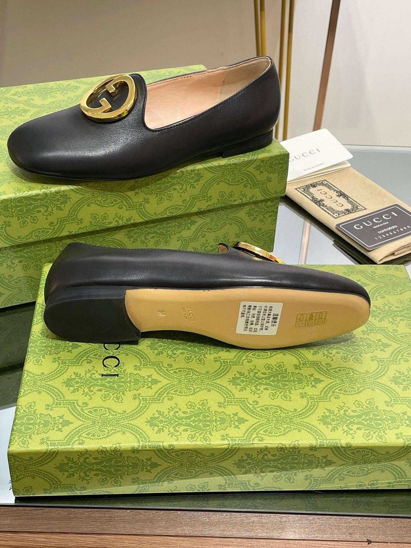 GUCCI BLONDIE LOGO-PLAQUE LOAFERS IN BLACK CALFSKIN WITH GOLD HARDWARE