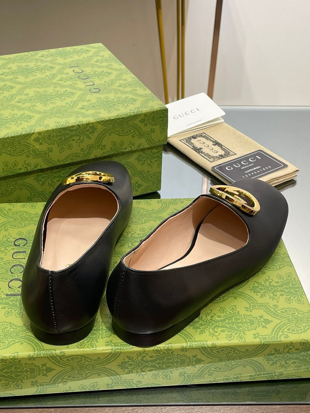 GUCCI BLONDIE LOGO-PLAQUE LOAFERS IN BLACK CALFSKIN WITH GOLD HARDWARE
