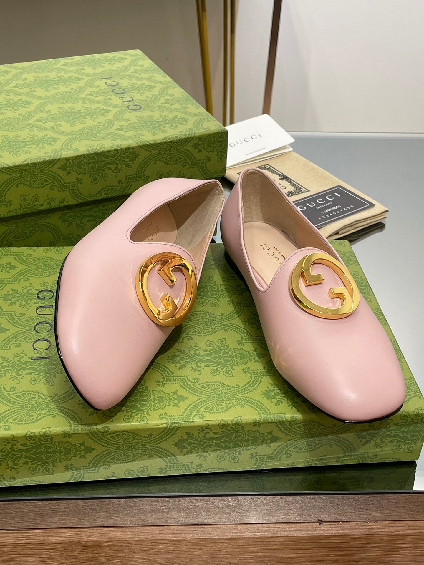 GUCCI BLONDIE LOGO-PLAQUE LOAFERS IN LIGHT PINK CALFSKIN WITH GOLD HARDWARE