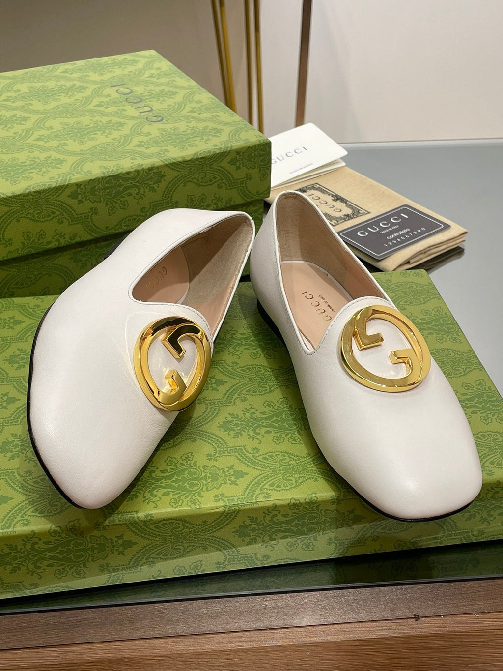 GUCCI BLONDIE LOGO-PLAQUE LOAFERS IN WHITE CALFSKIN WITH GOLD HARDWARE