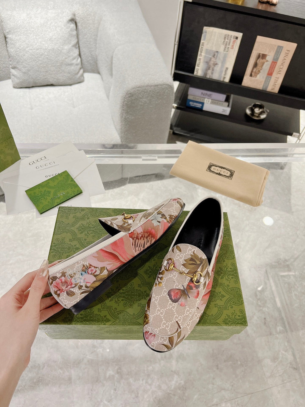 GUCCI HORSEBIT LOAFER WITH FLOWER PRINT IN LINEN BEIGE MONOGRAM JACQUARD FABRIC