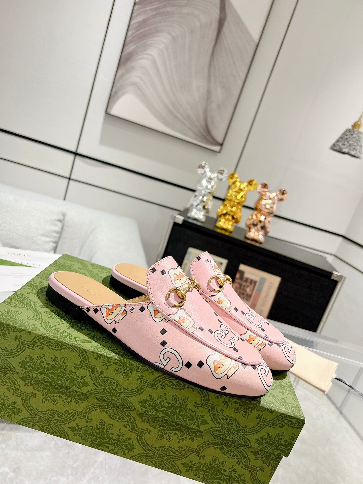 GUCCI HORSEBIT SLIPPER MULE WITH CUTE CAT PRINT IN LIGHT PINK CALFSKIN