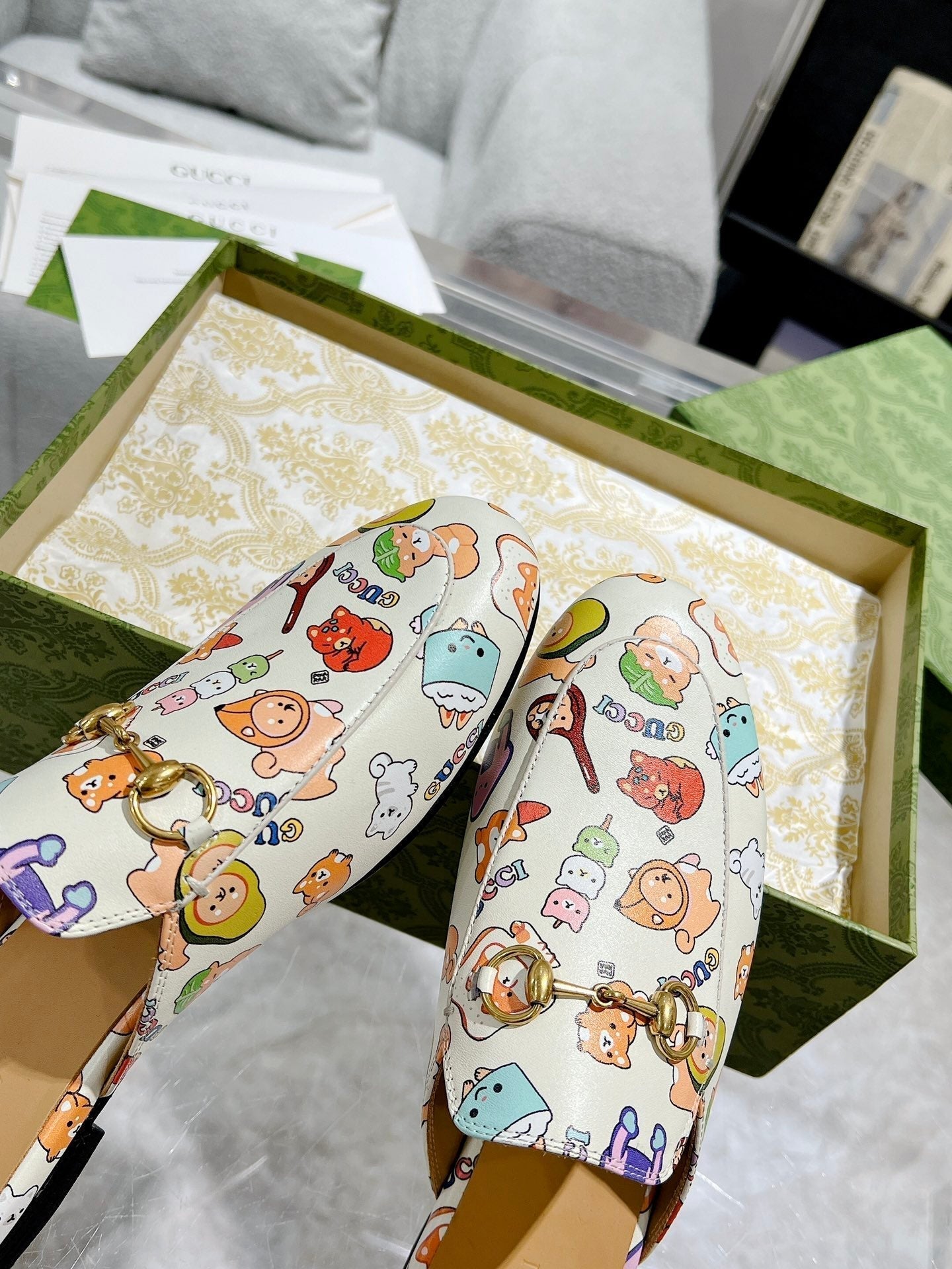 GUCCI HORSEBIT SLIPPER MULE WITH CUTE ANIMAL PRINT IN WHITE CALFSKIN