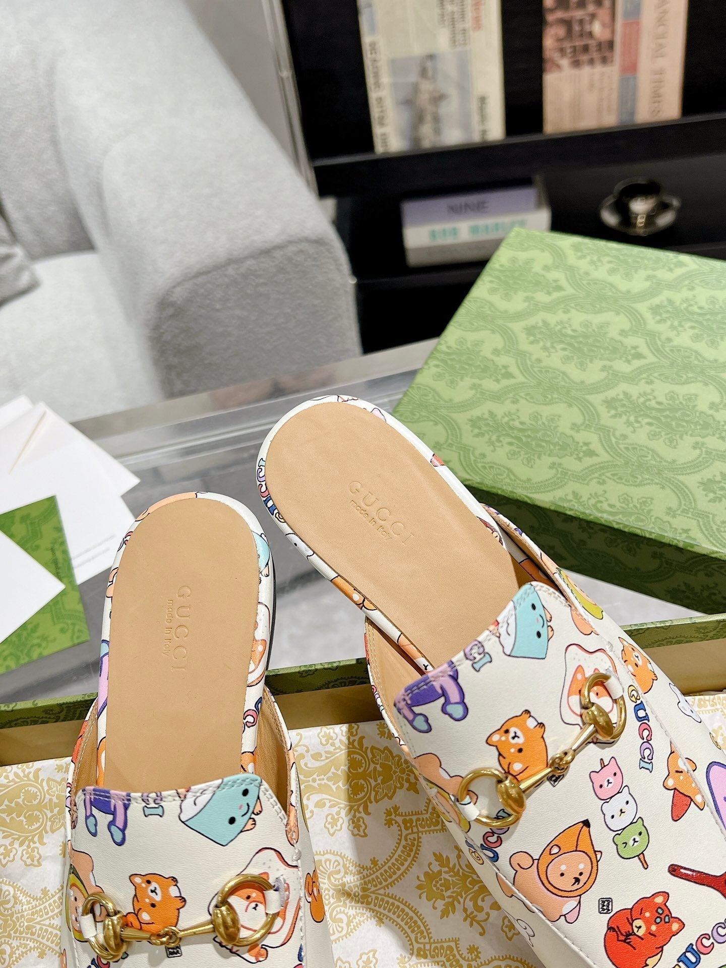 GUCCI HORSEBIT SLIPPER MULE WITH CUTE ANIMAL PRINT IN WHITE CALFSKIN