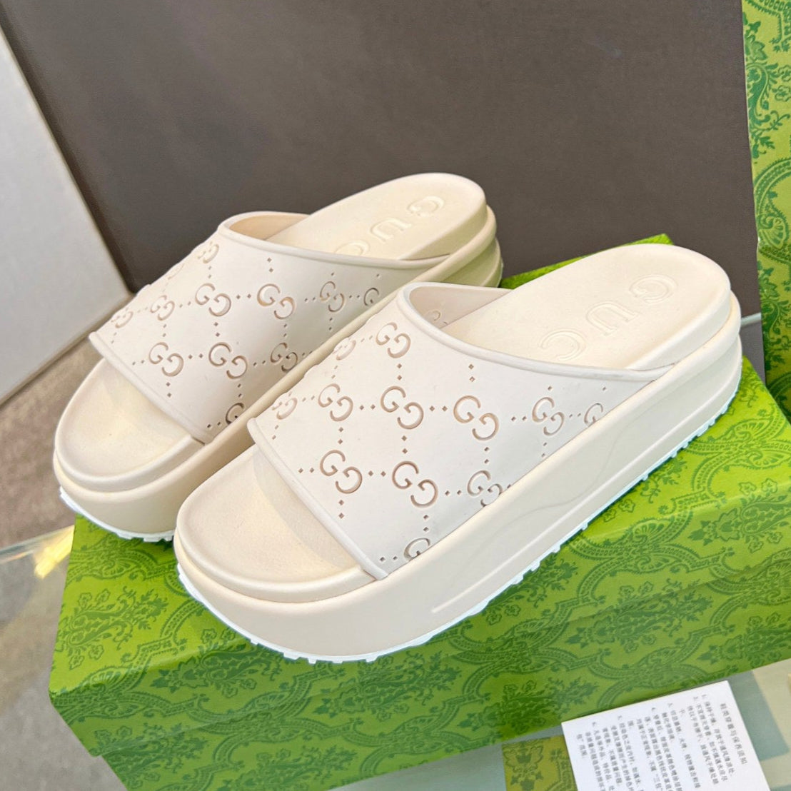 GUCCI PLATFORM SANDALS IN WHITE CREAM MONOGRAM IMPORTED TPU