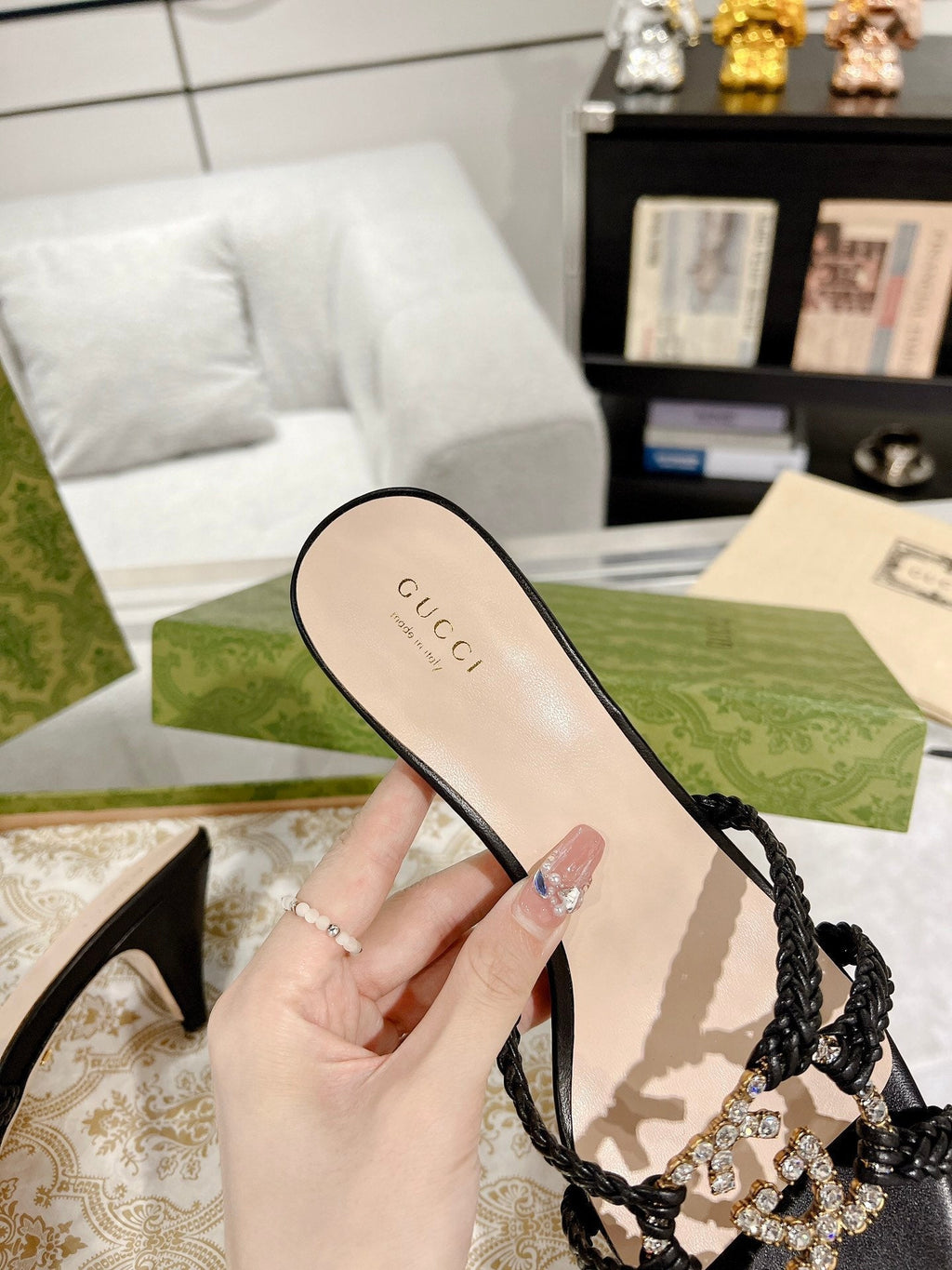 GUCCI CRYSTAL MID - HEEL BLACK CALFSKIN
