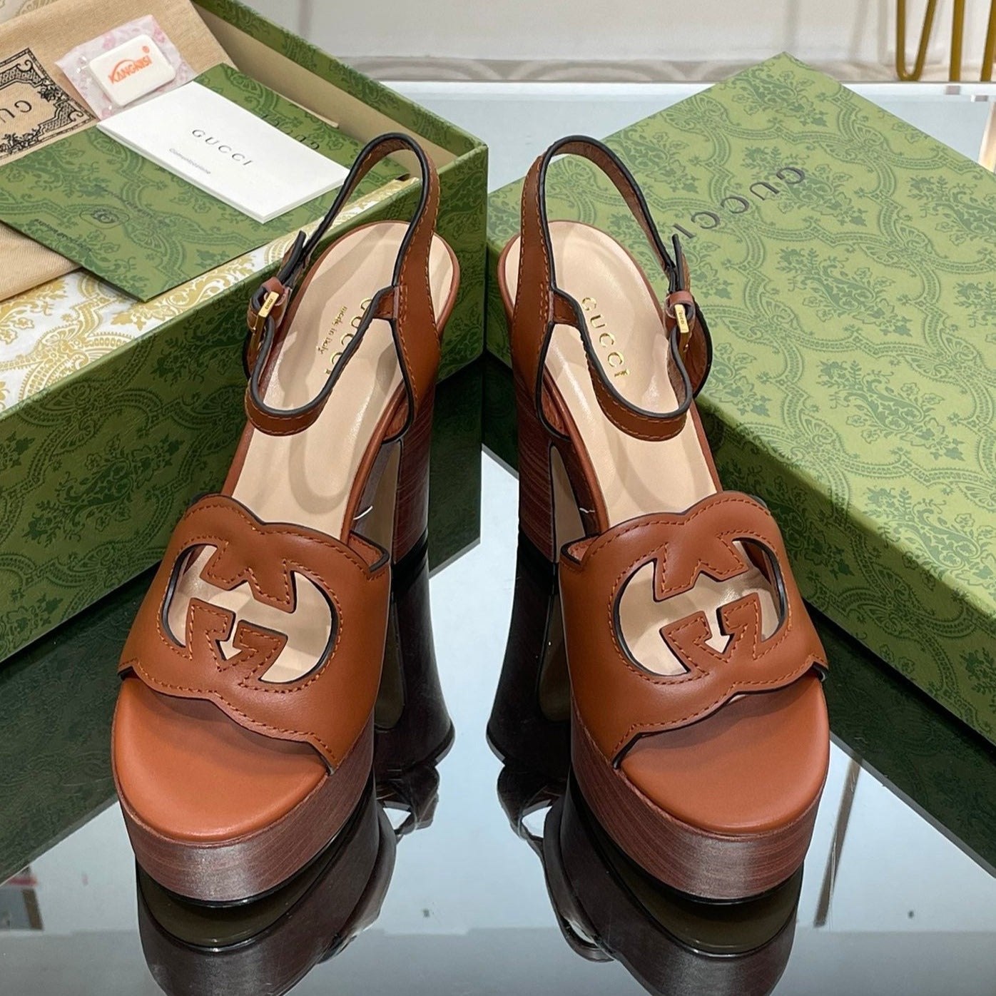 GUCCI 120 INTERLOCKING G SANDAL CARAMEL CALFSKIN