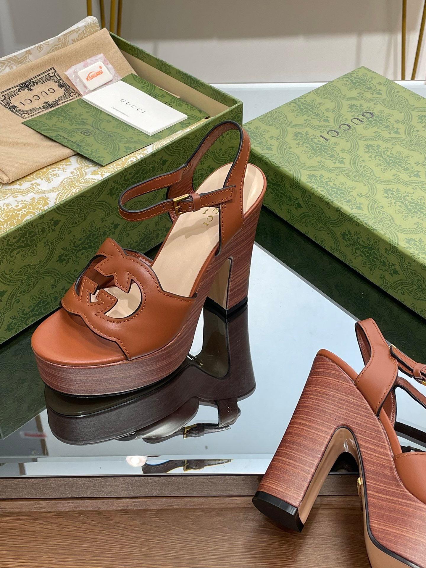 GUCCI 120 INTERLOCKING G SANDAL CARAMEL CALFSKIN