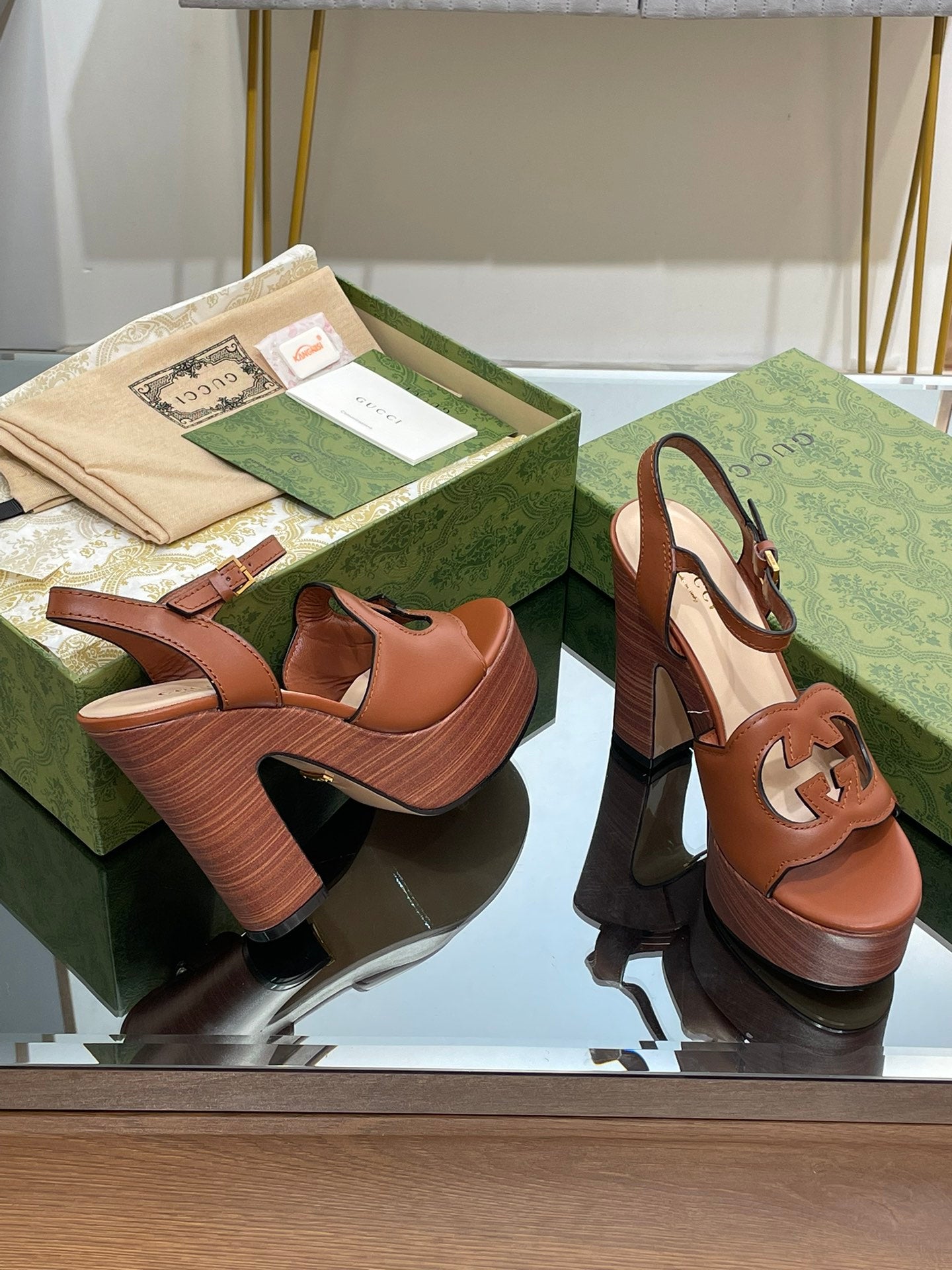 GUCCI 120 INTERLOCKING G SANDAL CARAMEL CALFSKIN