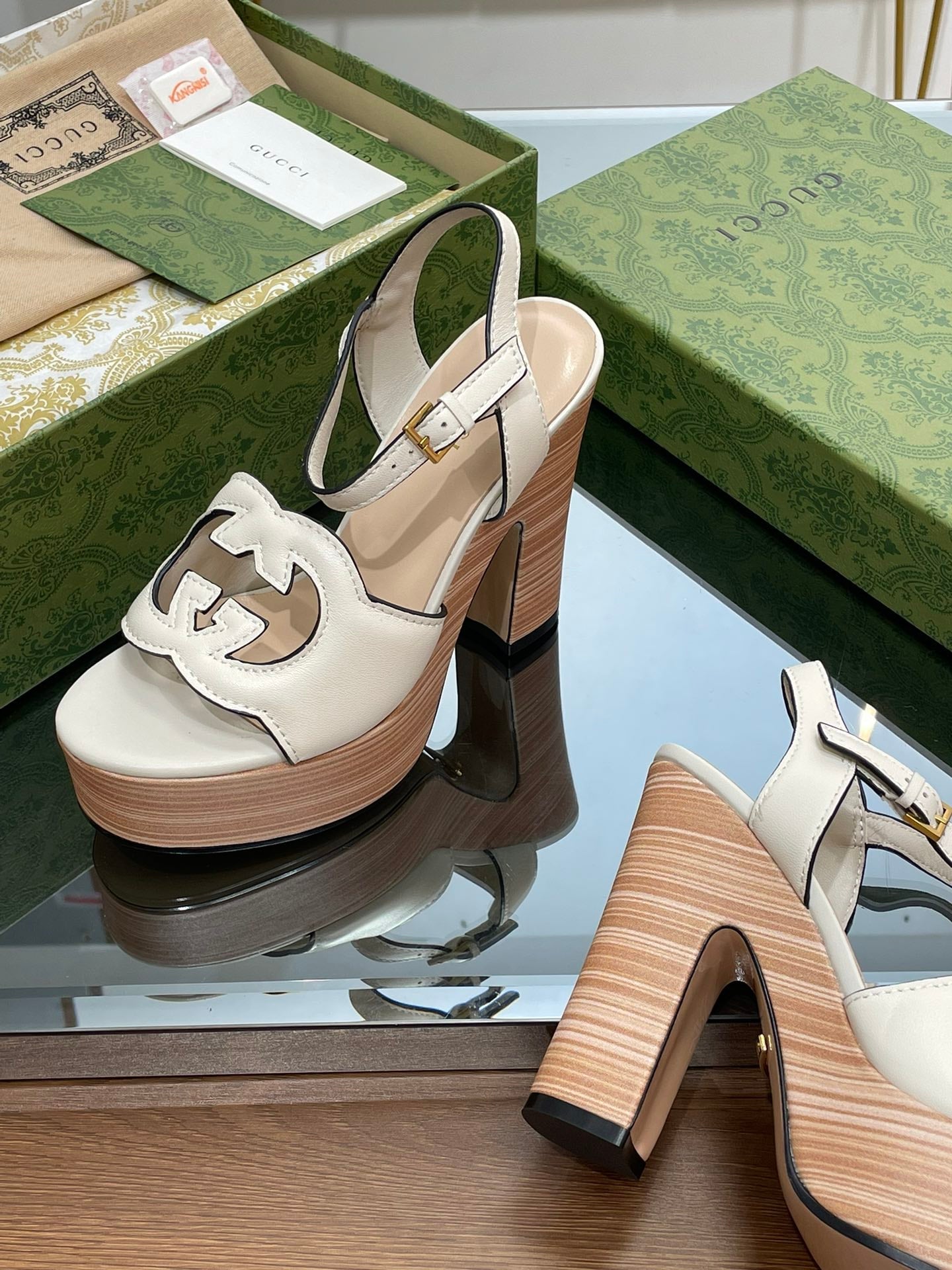 GUCCI 120 INTERLOCKING G SANDAL WHITE CALFSKIN
