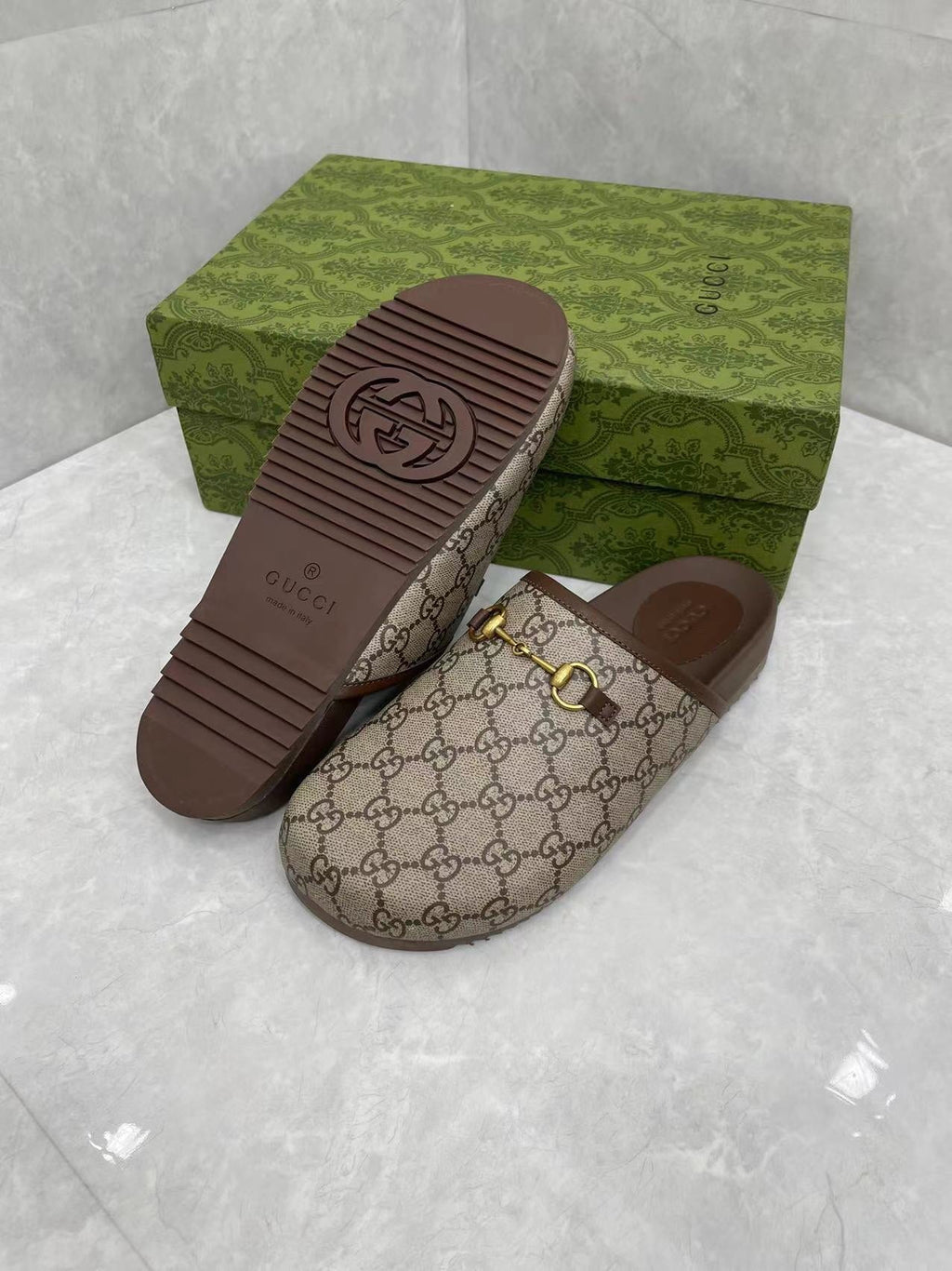 GUCCI MULE WITH GOLD HORSEBIT IN BEIGE AND EBONY MONOGRAM CANVAS