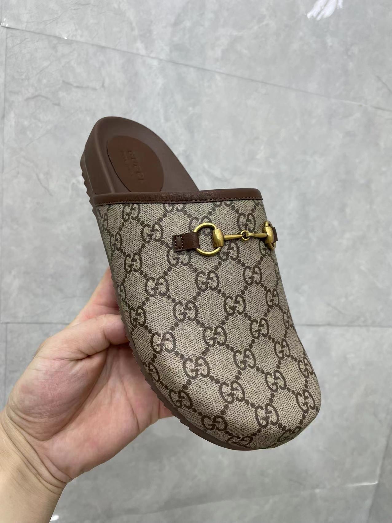 GUCCI MULE WITH GOLD HORSEBIT IN BEIGE AND EBONY MONOGRAM CANVAS