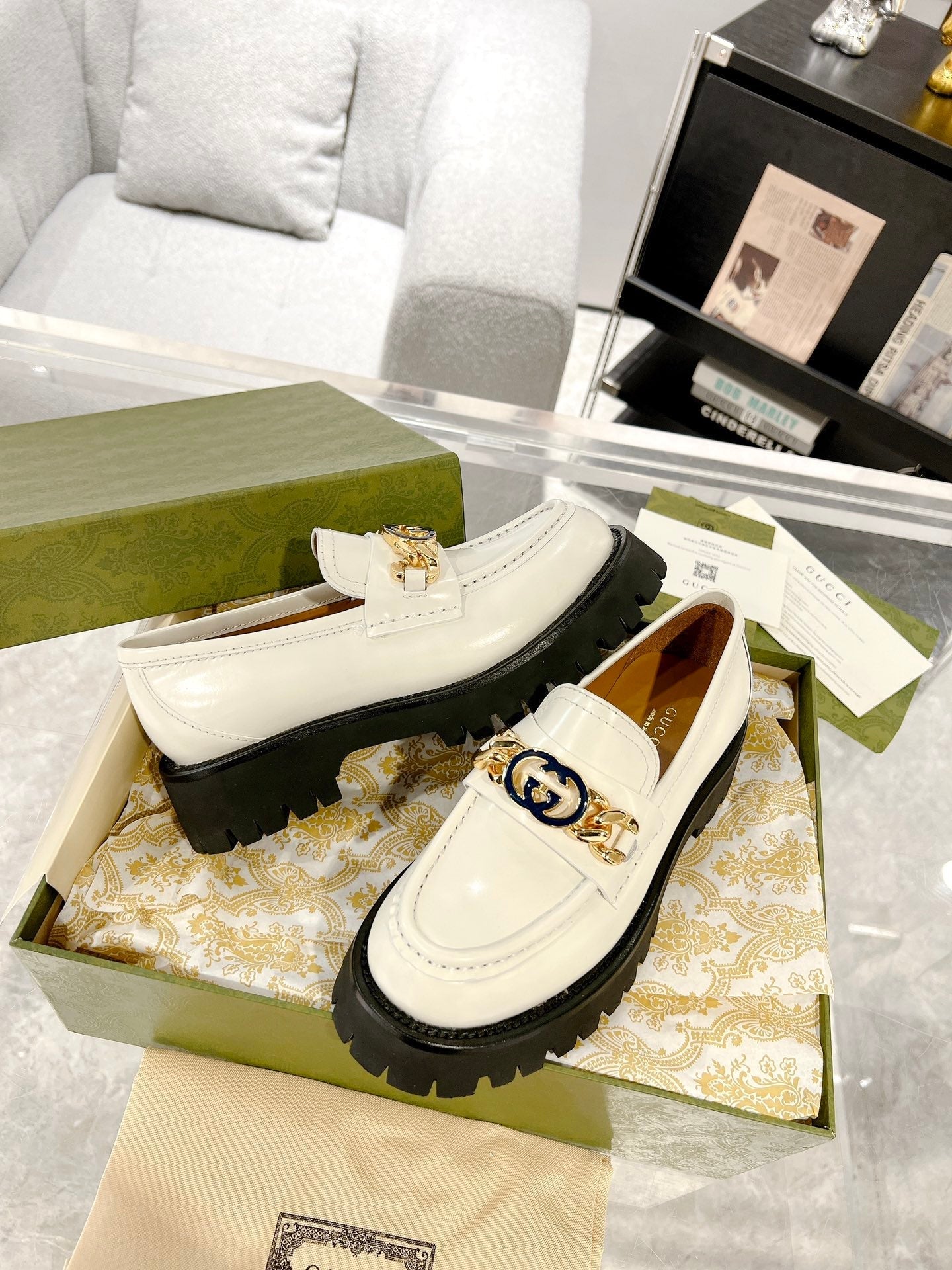 GUCCI LOAFER WITH CHAINS WHITE CALFSKIN