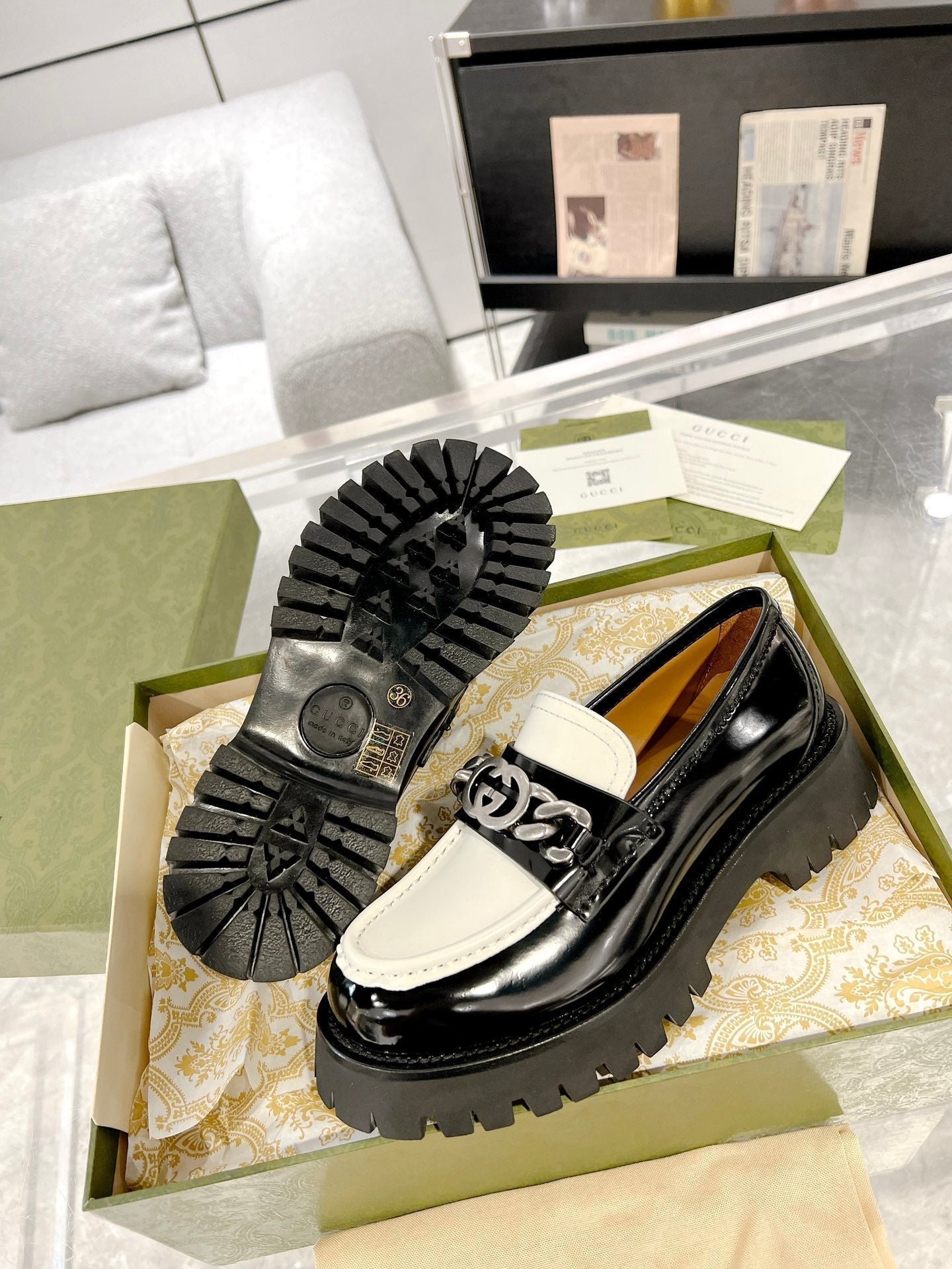 GUCCI LOAFER WITH CHAINS GLOSSY BLACK AND WHITE CALFSKIN