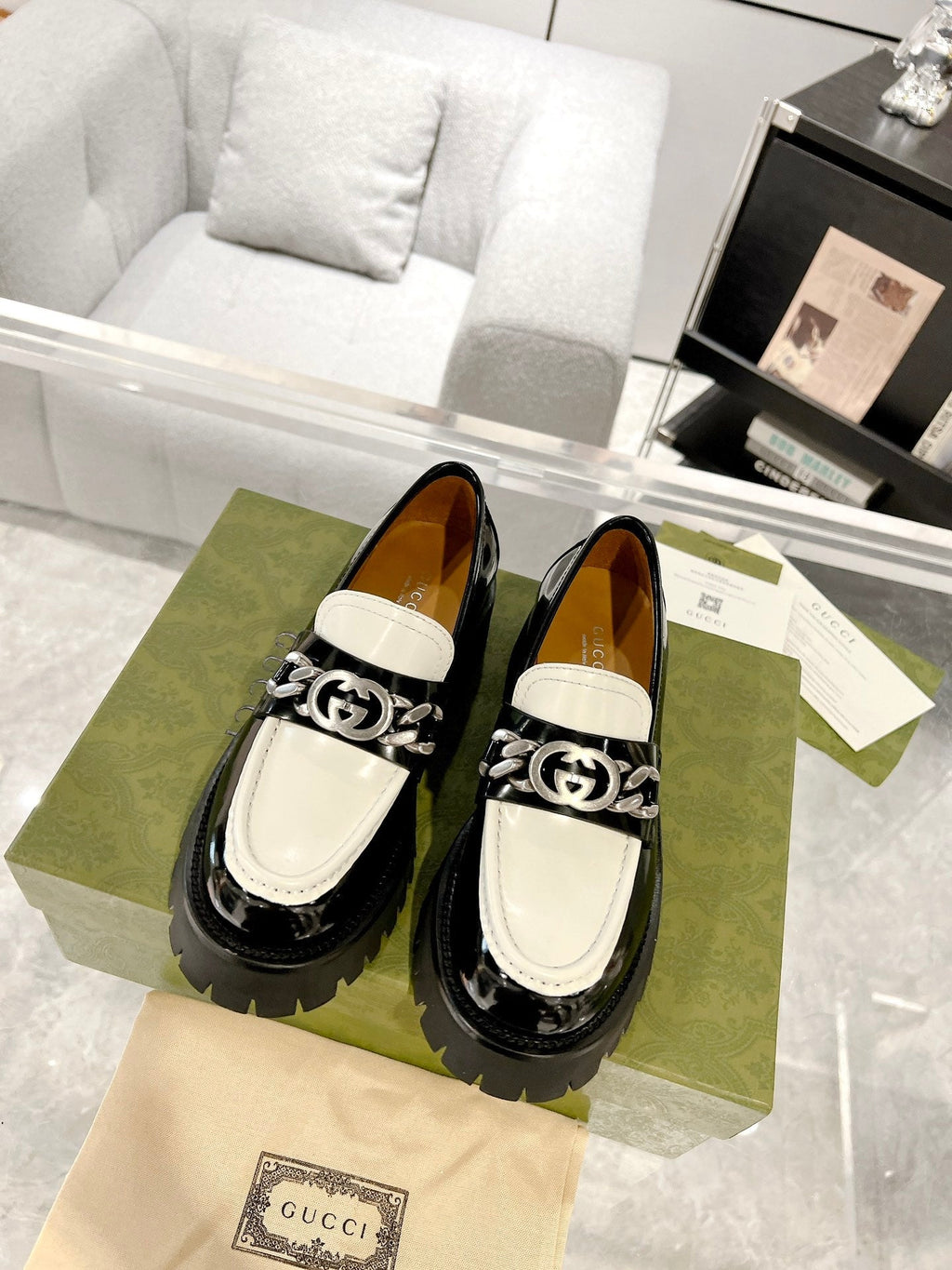 GUCCI LOAFER WITH CHAINS GLOSSY BLACK AND WHITE CALFSKIN